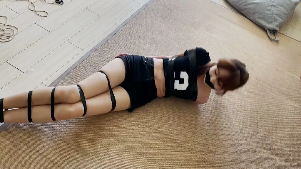 Screenshot 6 from Altman Is Also Cool: Xiao Lu’s Ultimate Bondage Predicament