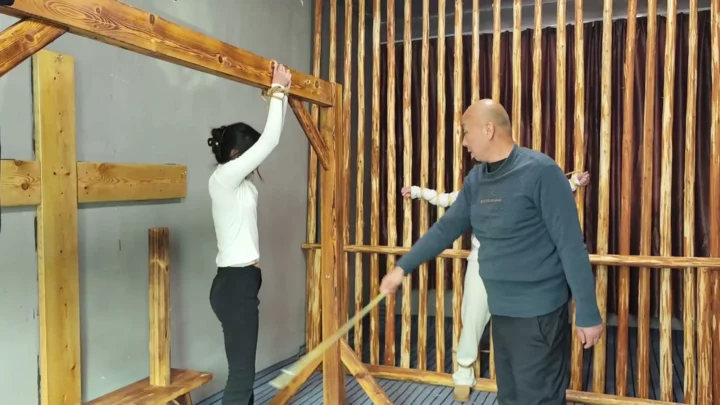 Screenshot 3 from The Kidnapping in the Rope Art Courtyard