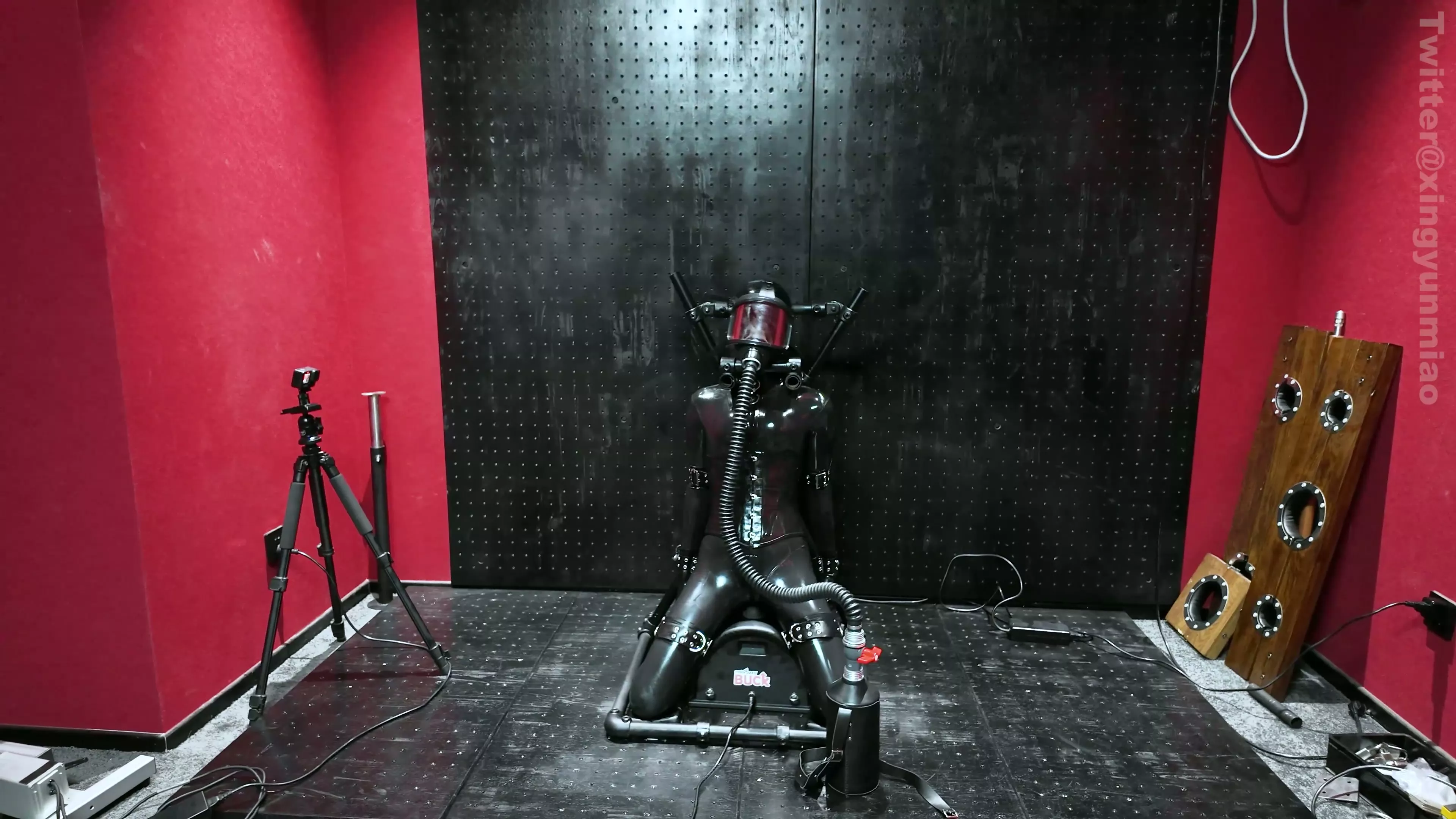 Screenshot 6 from ZHUA: Steel Pipe Torture Rack & Deep Throat Control