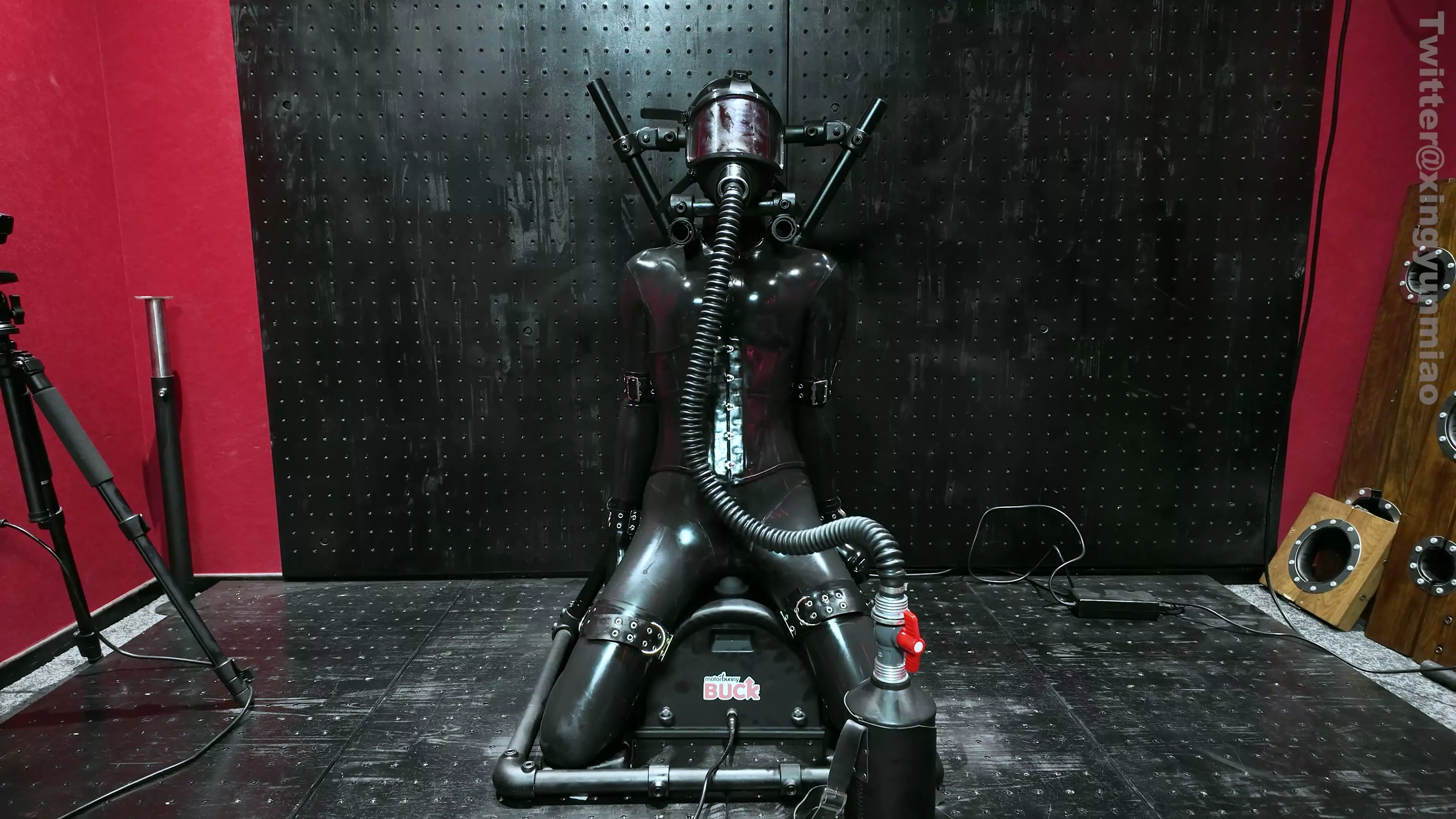Screenshot 7 from ZHUA: Steel Pipe Torture Rack & Deep Throat Control