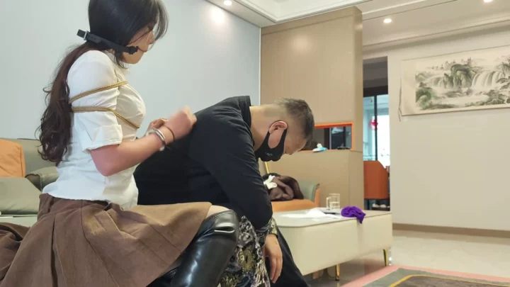 Screenshot 2 from Xiaoxia’s Ordeal: Bound Student’s Household Punishment (Li Daxia)