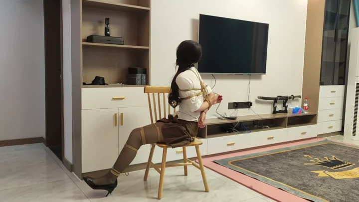 Screenshot 3 from Xiaoxia’s Ordeal: Bound Student’s Household Punishment (Li Daxia)
