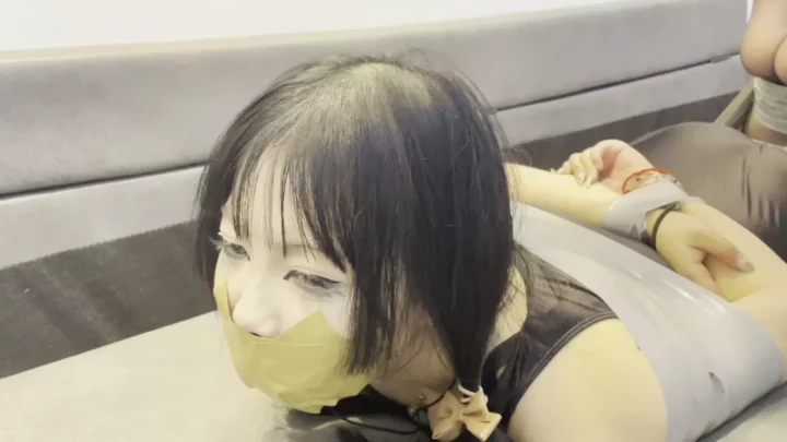 Screenshot 8 from Tape horses, stockings to cover the face