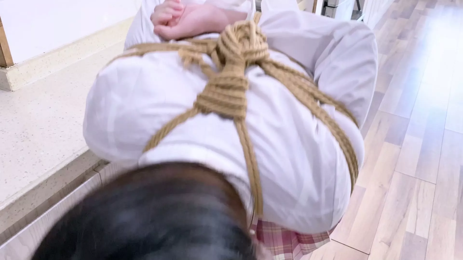Screenshot 4 from Aww Meow: Japanese Bondage & Chest Restraint Struggle