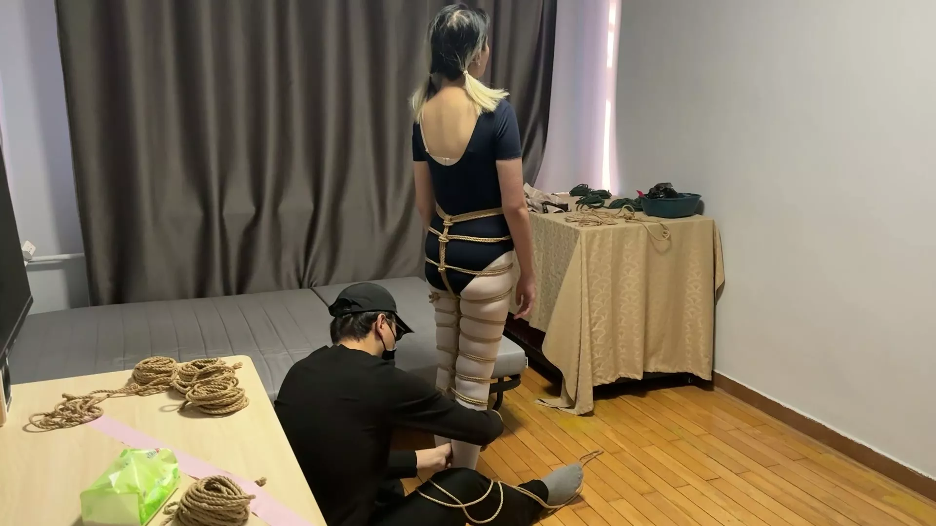 Screenshot 2 from Wan Nu Yuanchuàng: White Leotard Torture & Cumshot