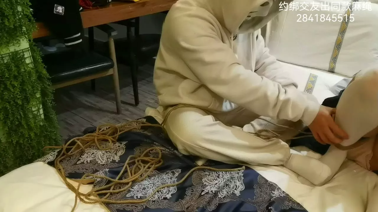 Screenshot 3 from Wo Yiding Hui Huilai De: Gas Mask Suffocation & Frogtie Bondage