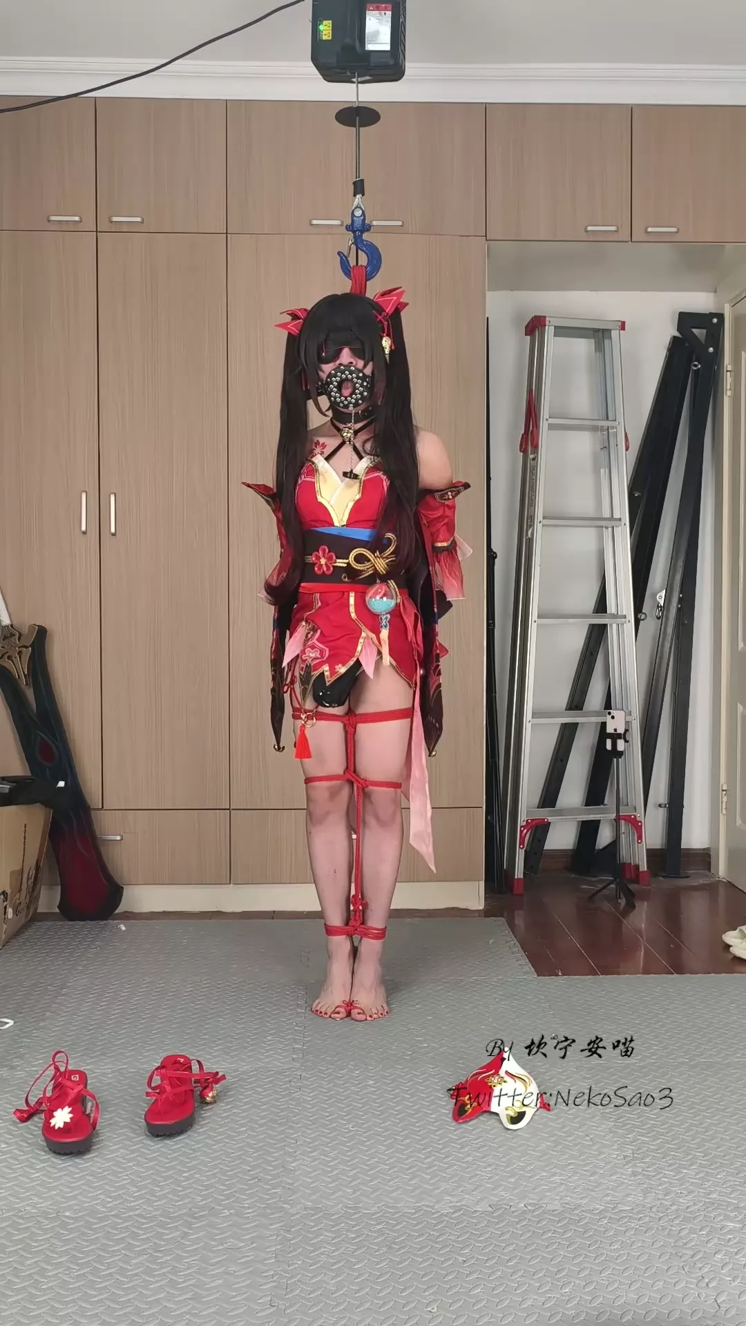 Screenshot 4 from Kan Meow: Hanabi’s Cosplay Peril – Suspended in Bondage