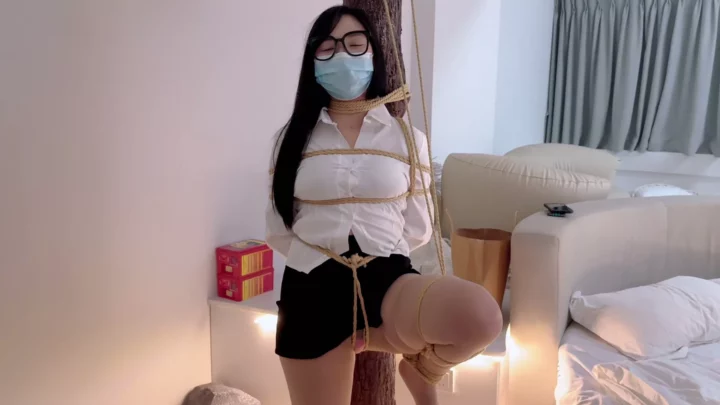 Screenshot 3 from The female office worker kidnapped by the cleaning staff