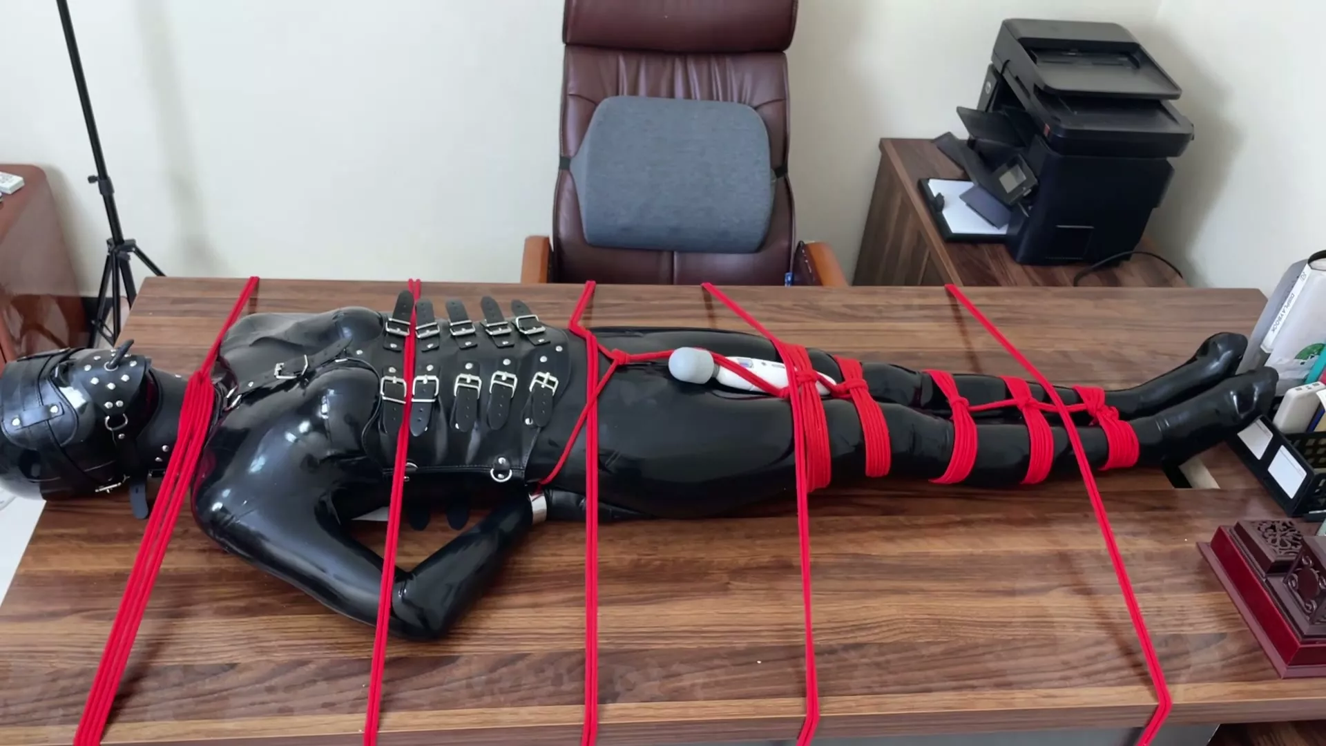 Screenshot 8 from Sugar Studio: Hogtied Latex Office Ornament