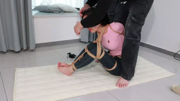 Screenshot 2 from Super desperate struggle with no chance of escape