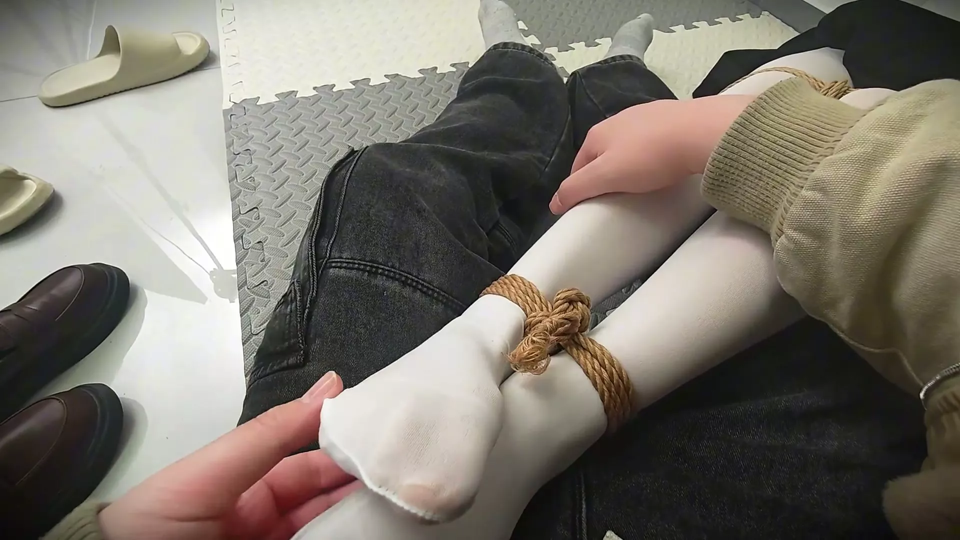 Screenshot 5 from Pepe JK white silk, tightly bound horse, airtight restraint, first experience with inflatable ball gag