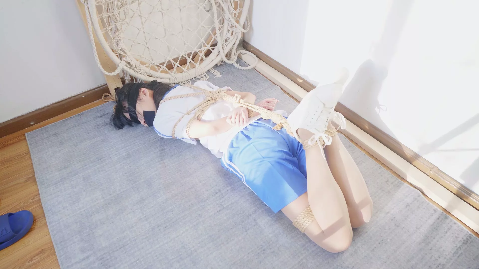 Screenshot 2 from Kidnapped female student, tied up, put to struggle
