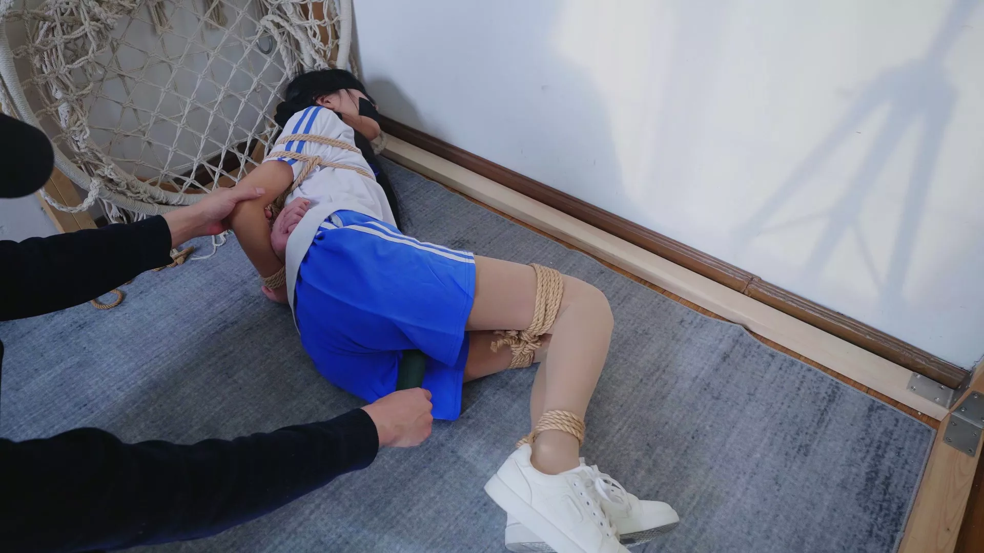 Screenshot 5 from Kidnapped female student, tied up, put to struggle