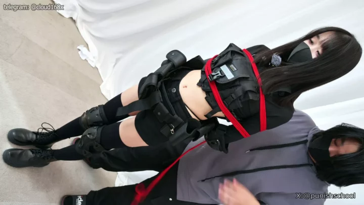 Screenshot 1 from Armed girl’s extreme hanging