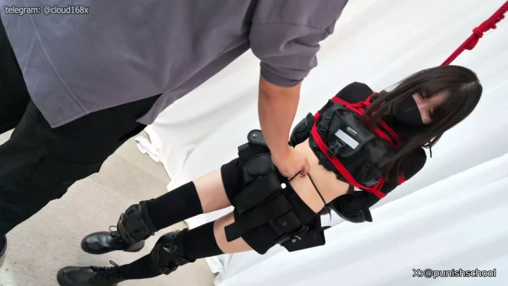 Screenshot 3 from Armed girl’s extreme hanging