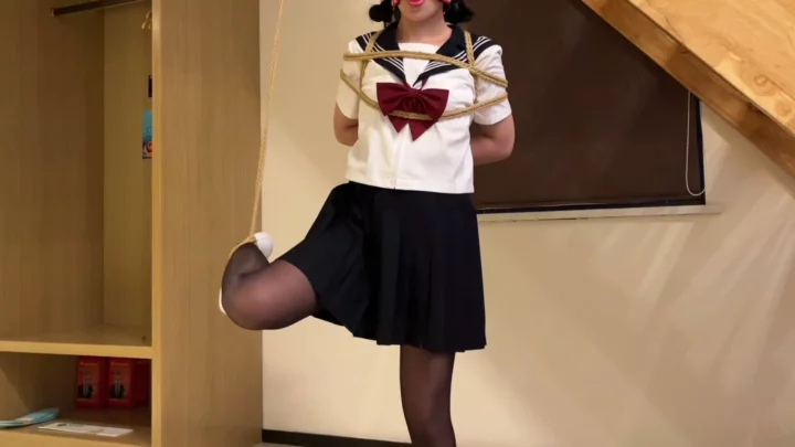 Screenshot 4 from Sailor suit, Shiny black silk, White belt, One-leg hanging and tied