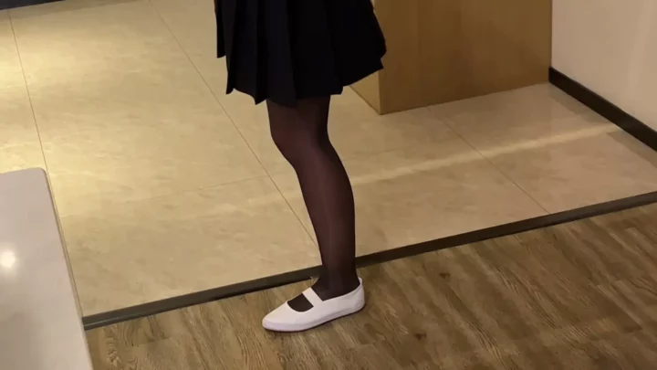 Screenshot 6 from Sailor suit, Shiny black silk, White belt, One-leg hanging and tied