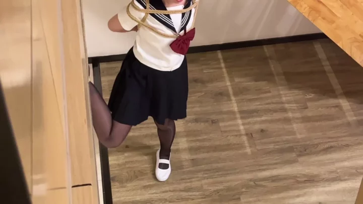 Screenshot 8 from Sailor suit, Shiny black silk, White belt, One-leg hanging and tied