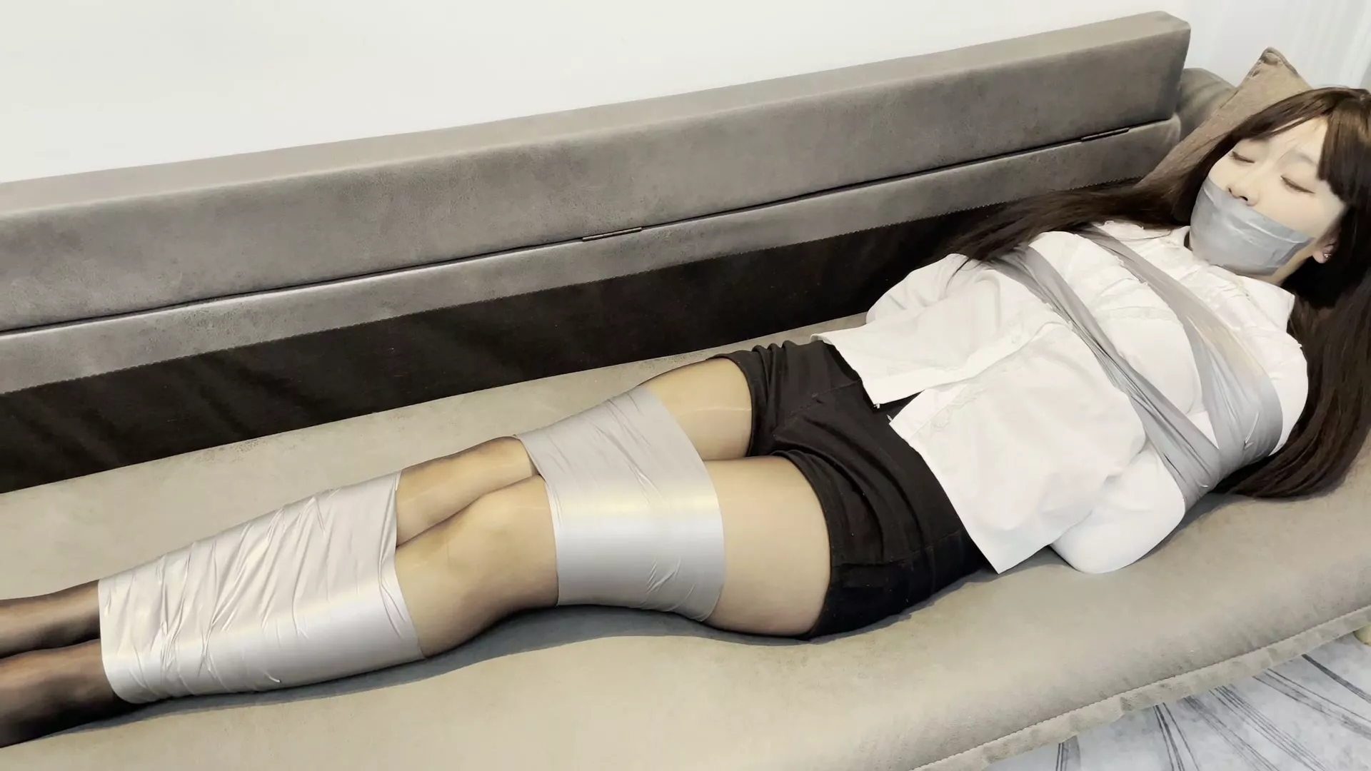 Screenshot 5 from Bound Art Records: Xiao Huai’s Celebrity Debut in Black Stockings