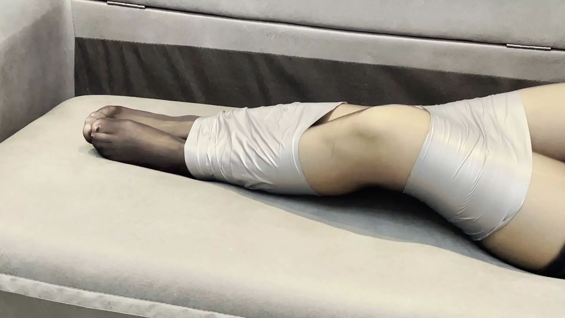 Screenshot 6 from Bound Art Records: Xiao Huai’s Celebrity Debut in Black Stockings