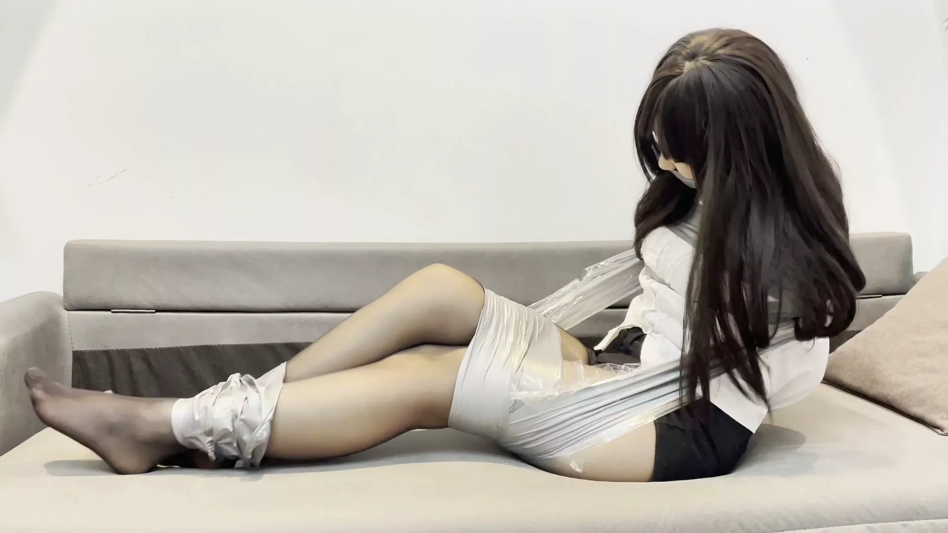 Screenshot 9 from Bound Art Records: Xiao Huai’s Celebrity Debut in Black Stockings