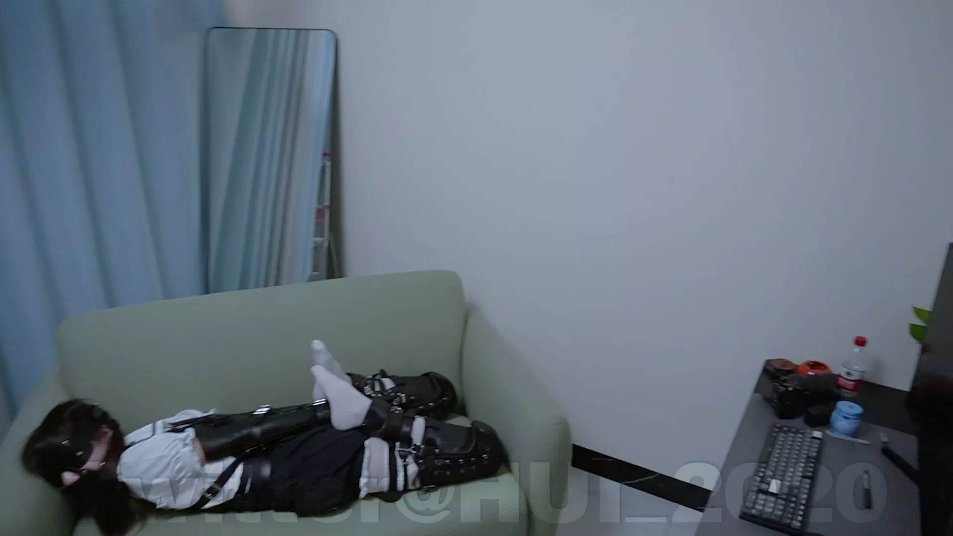 Screenshot 5 from HUI: Bound Beauty’s Icy Indulgence – A Playful Predicament