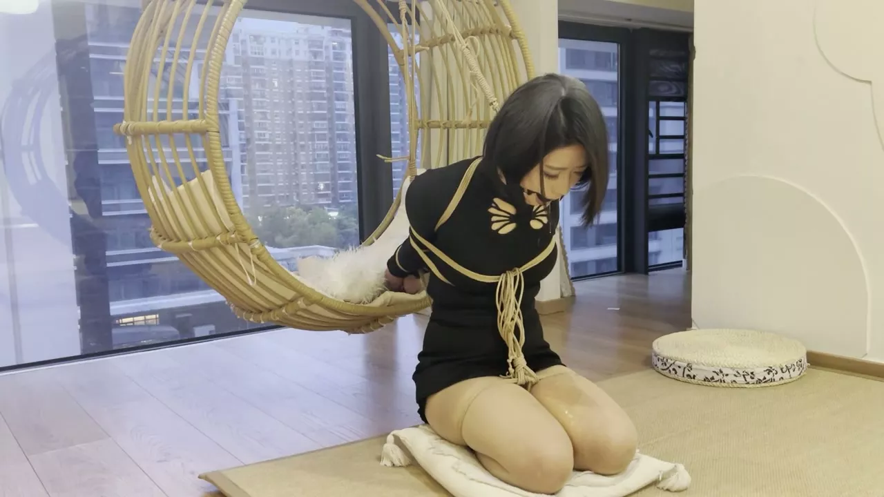 Screenshot 6 from Shiyi’s Lemon Gag Bondage: A Saliva-Soaked Predicament