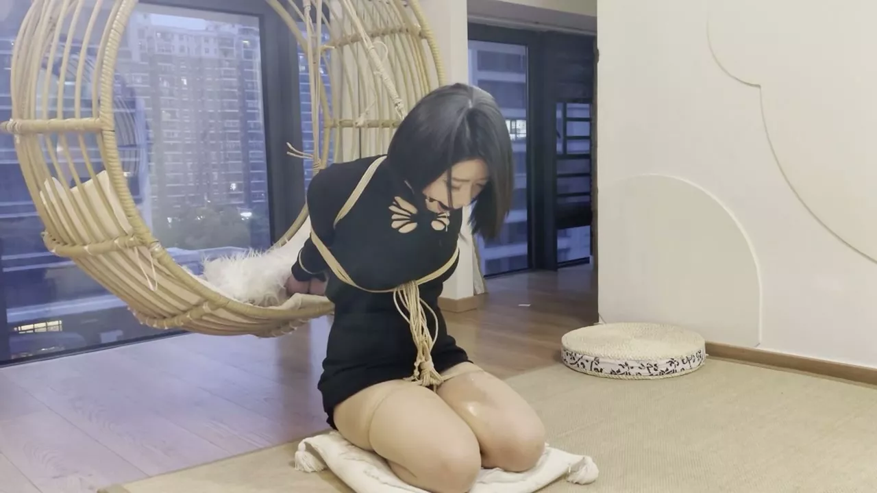 Screenshot 7 from Shiyi’s Lemon Gag Bondage: A Saliva-Soaked Predicament