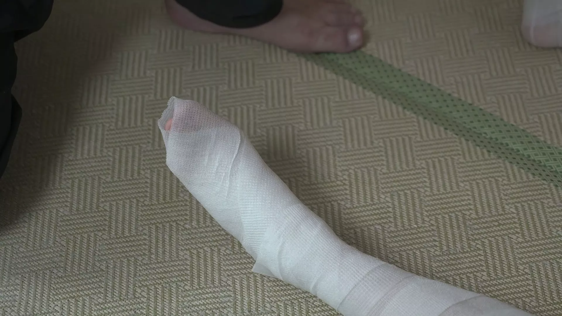 Screenshot 3 from Elephant Man Studio: Chinese Mummification – Straight Arm Bondage