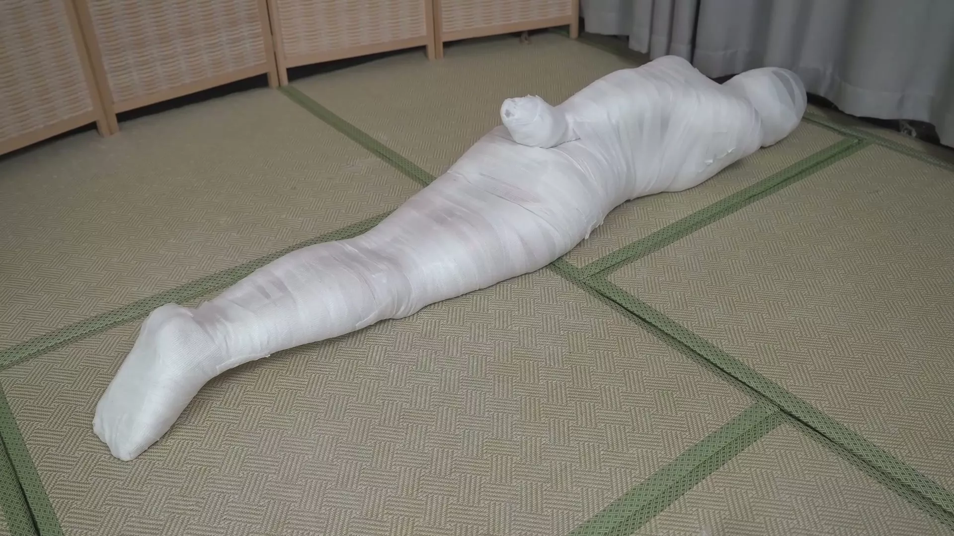 Screenshot 9 from Elephant Man Studio: Chinese Mummification – Straight Arm Bondage