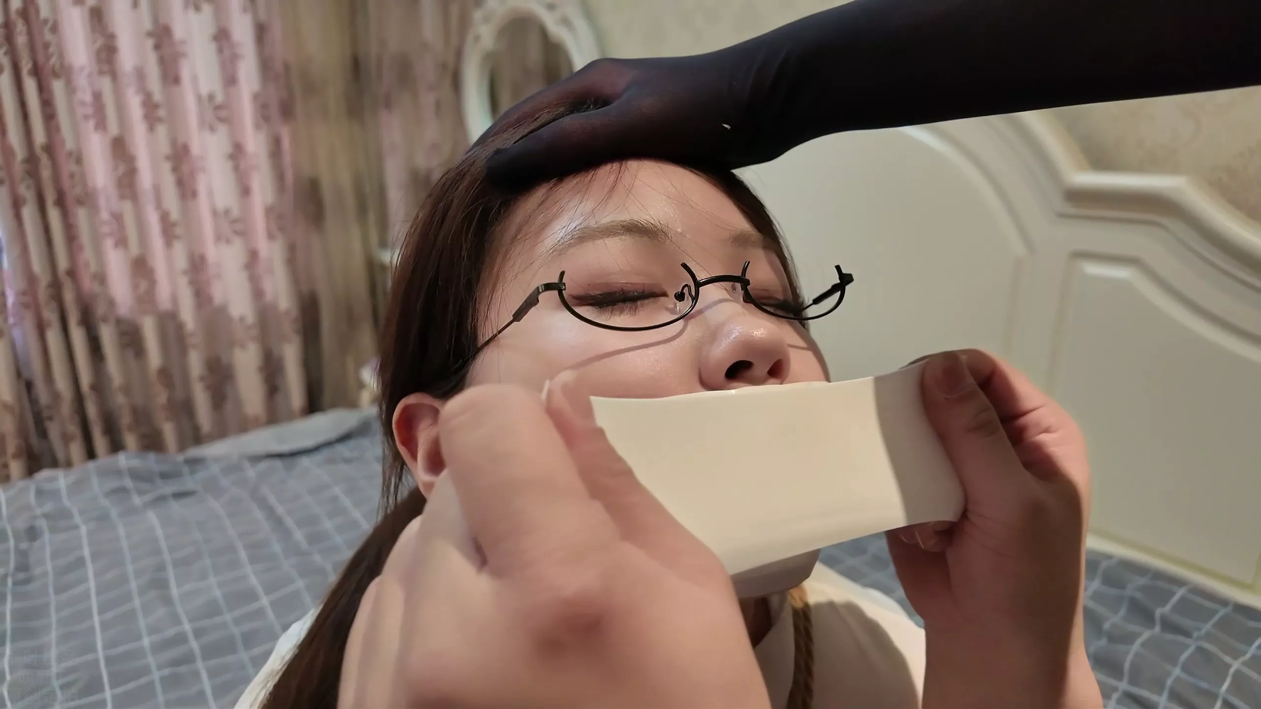 Screenshot 2 from XiaoYao: Doctor’s Perilous House Call – Bound & Gagged!