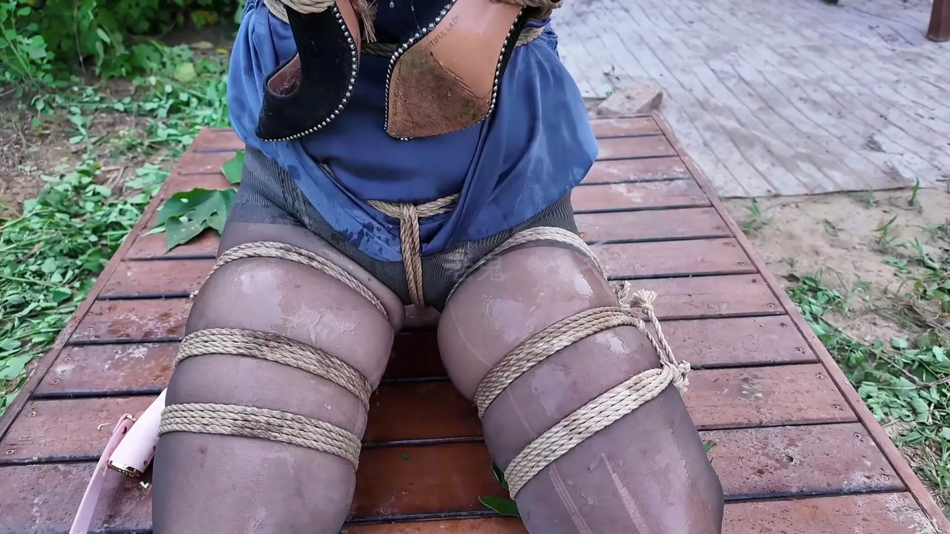 Screenshot 5 from Wenwen’s Wilderness Ordeal: Frogtied & Gagged by Beloved by One Rope