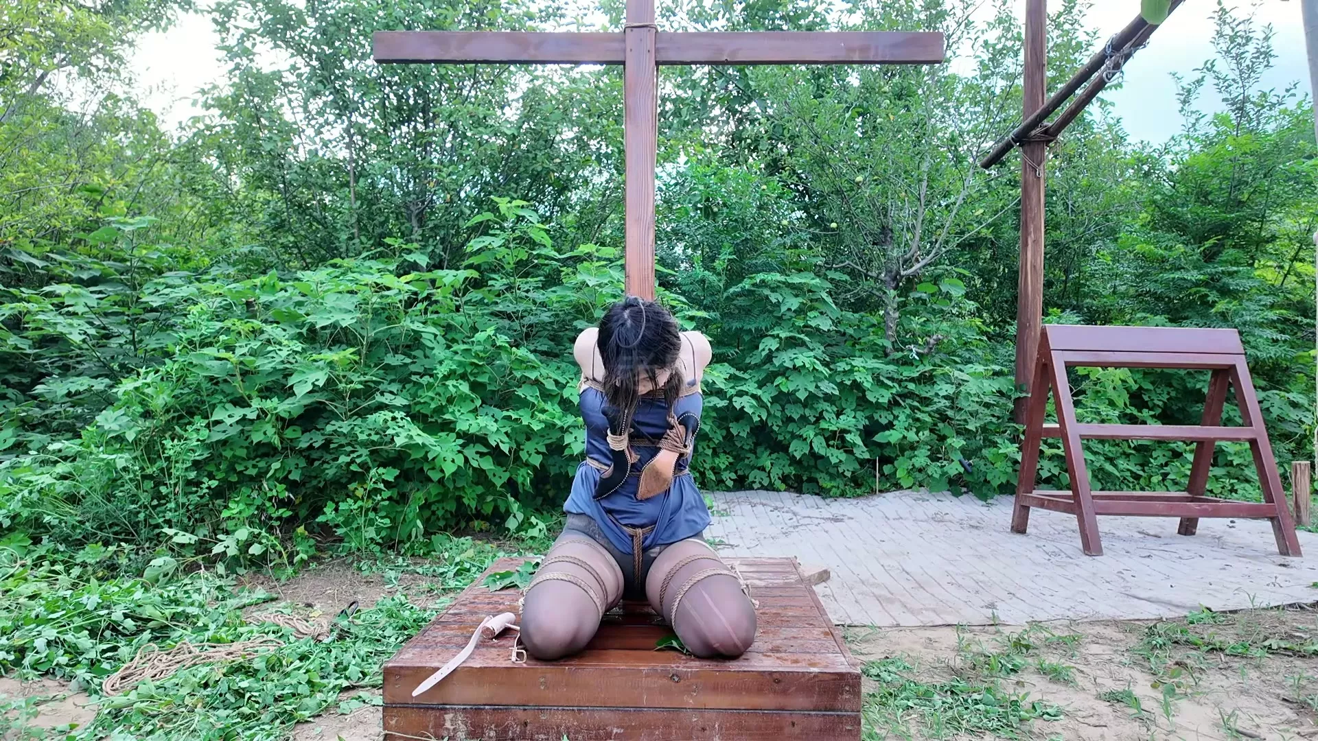 Screenshot 7 from Wenwen’s Wilderness Ordeal: Frogtied & Gagged by Beloved by One Rope