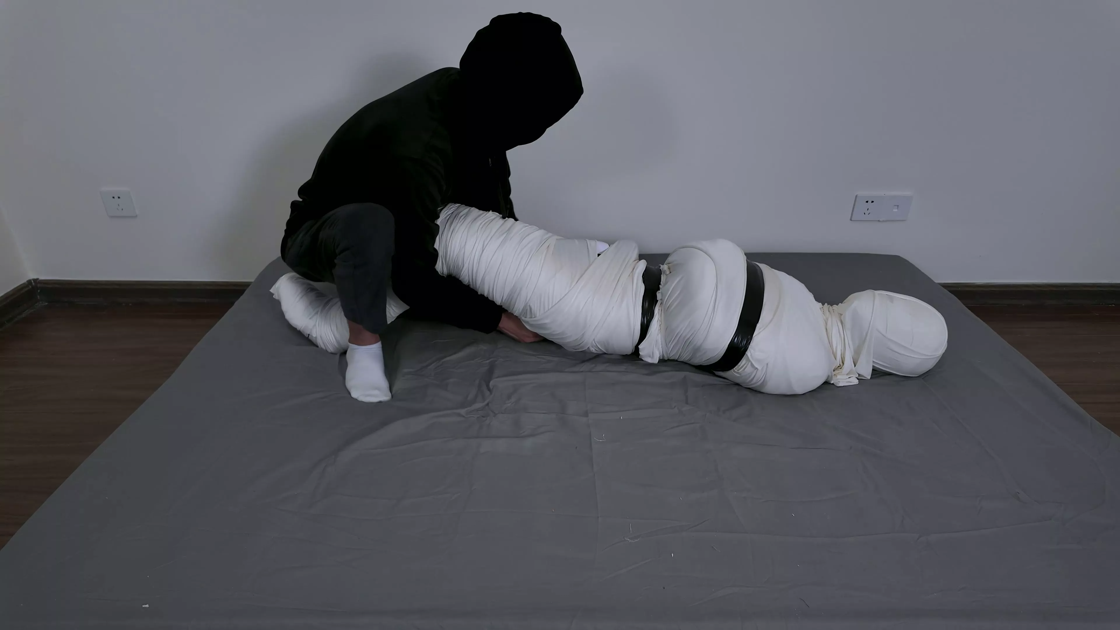 Screenshot 4 from ZHUA: Full-Body Modal Fabric Mummification & Suffocation
