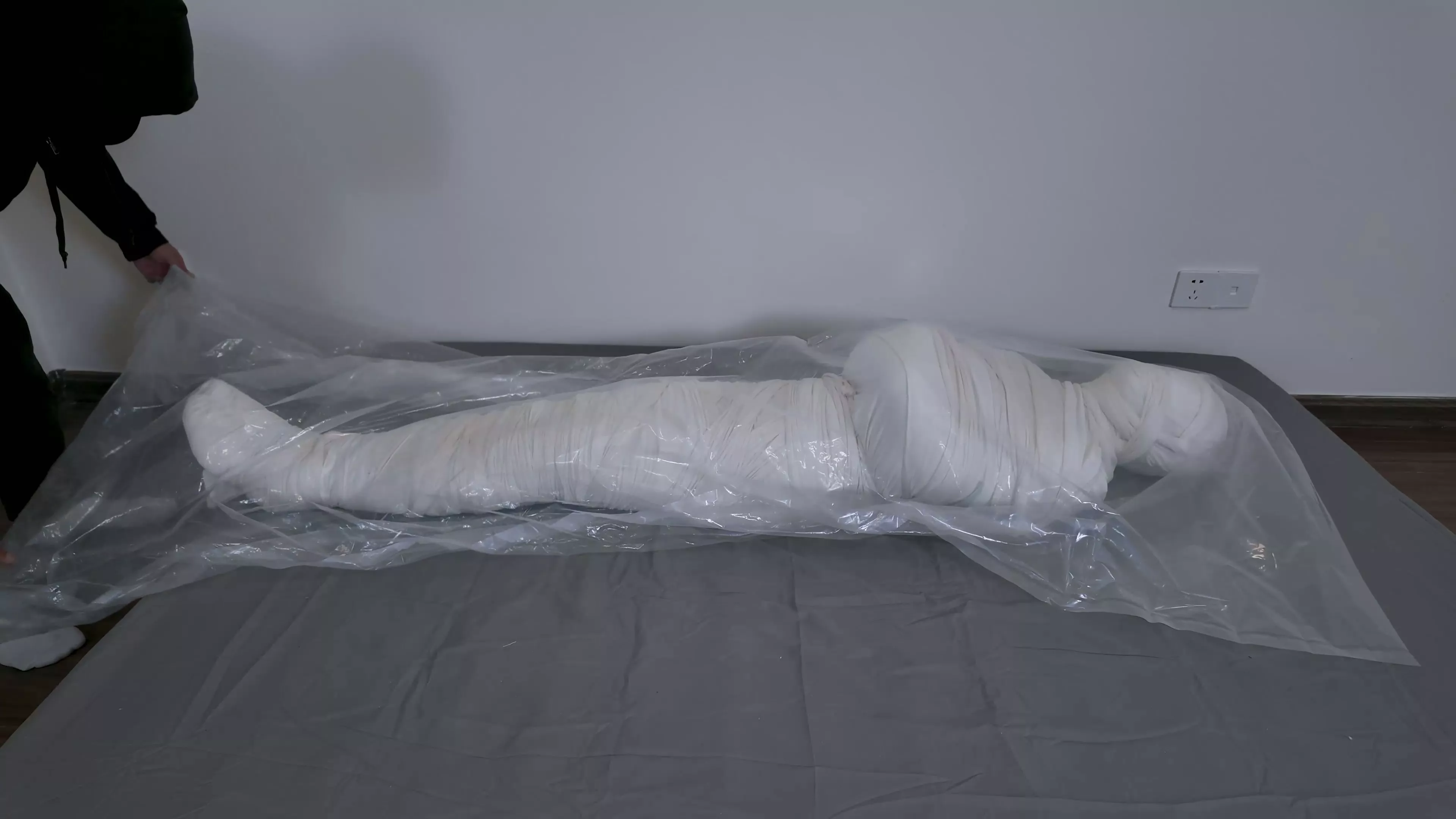 Screenshot 7 from ZHUA: Full-Body Modal Fabric Mummification & Suffocation