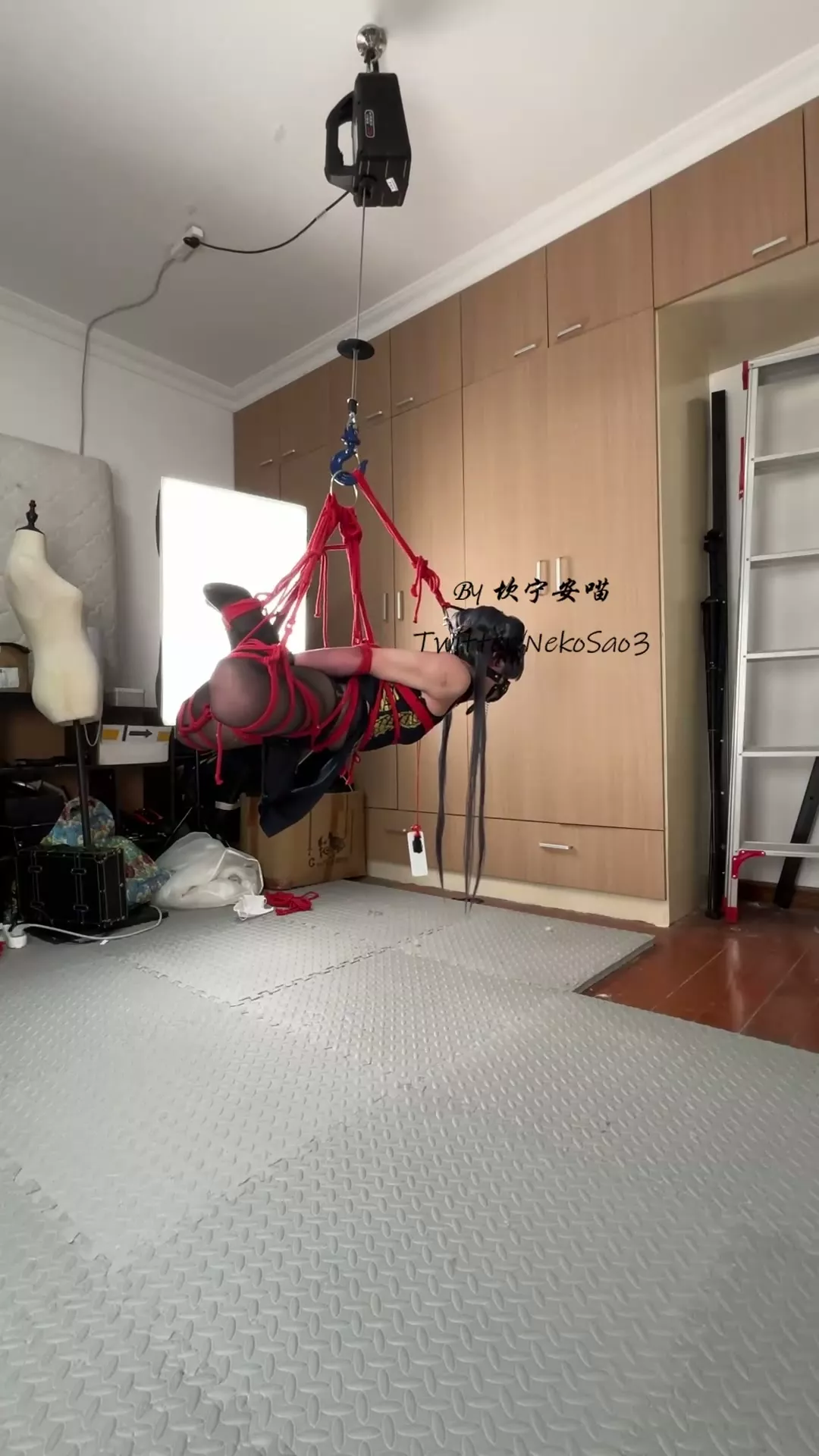 Screenshot 9 from Kan Meow: Kisaki’s Extreme Self-Bondage Frogtie Challenge