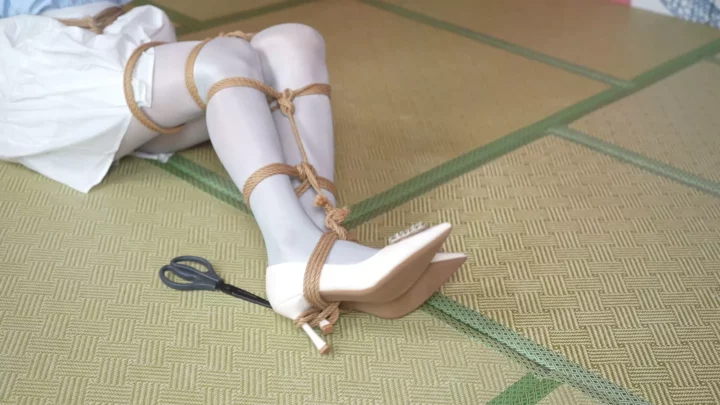 Screenshot 4 from Aoao – grey shiny stockings, high heels full body tied, double layer full coverage