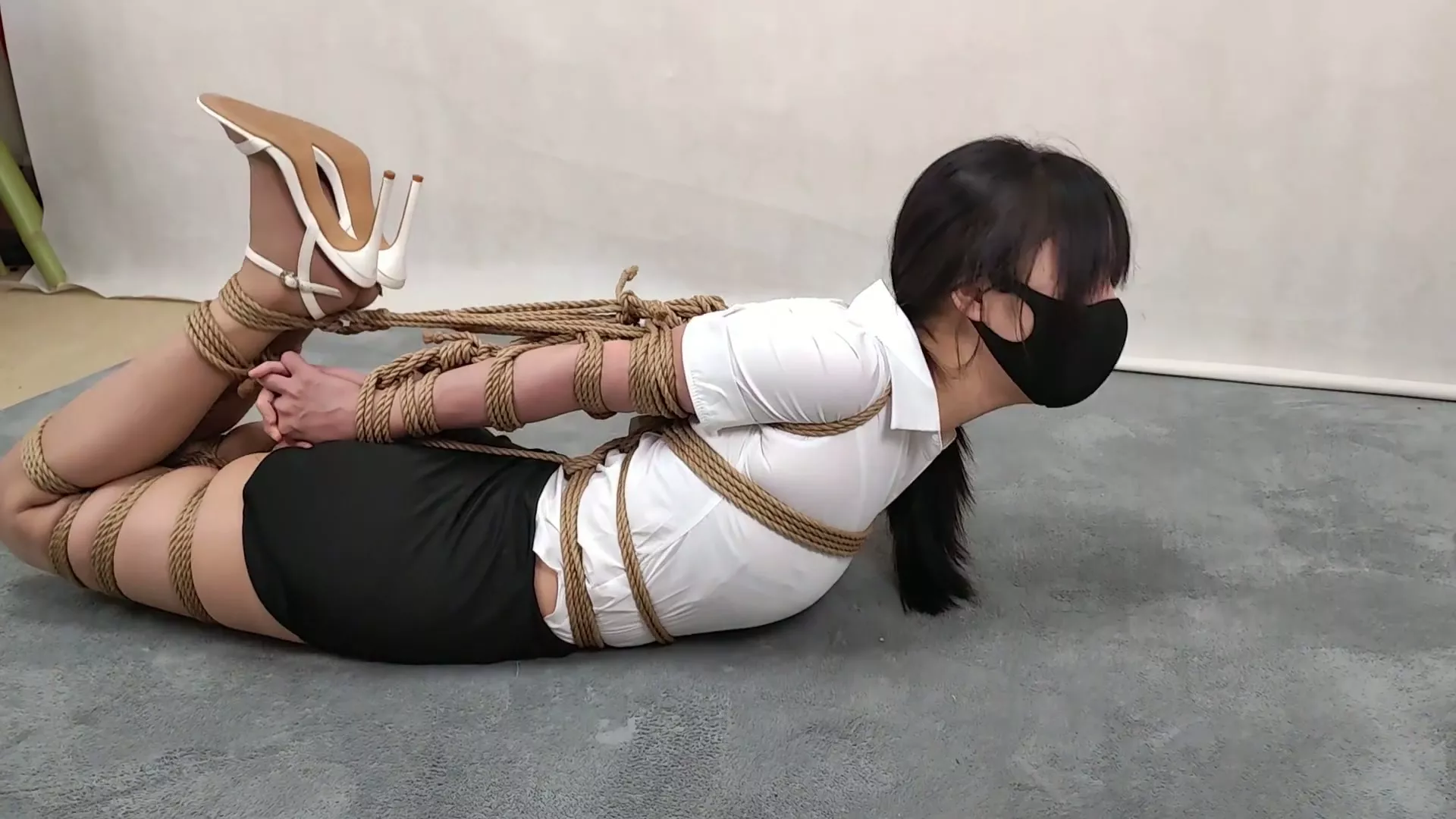 Screenshot 7 from Willing Studio: Chen Xiaoxue Endures Extreme Four-Horse Strappado