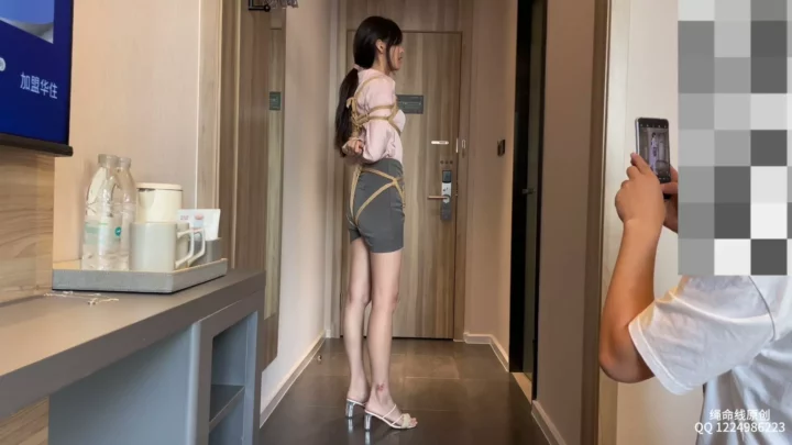Screenshot 3 from Shi Qing Standing in High Heels