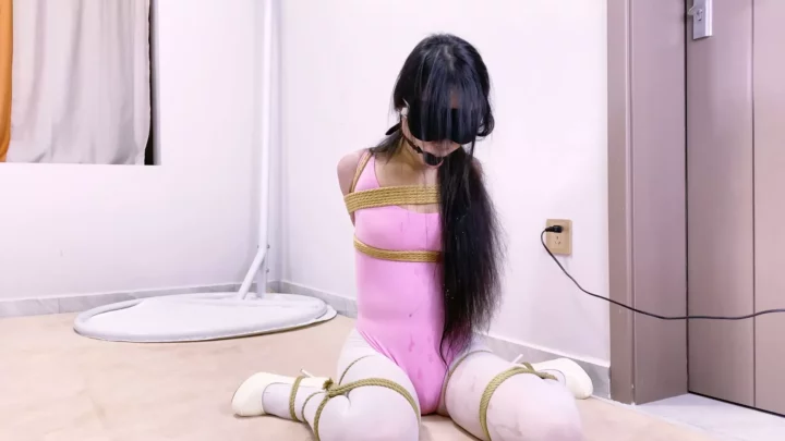 Screenshot 7 from Dance costumes were super tight straight arms