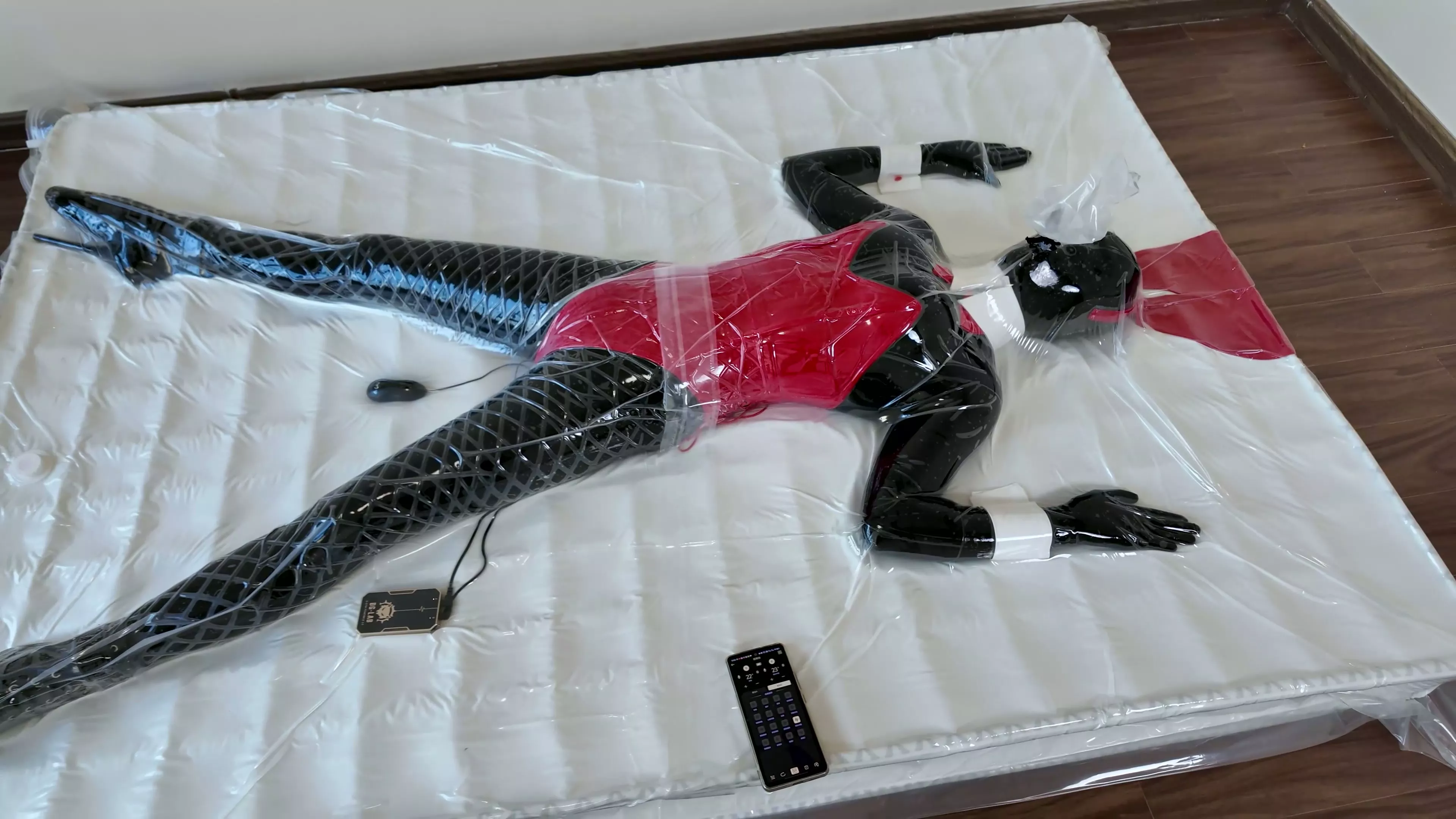 Screenshot 4 from Compressed and Plastic-sealed Latex Bunny Girl