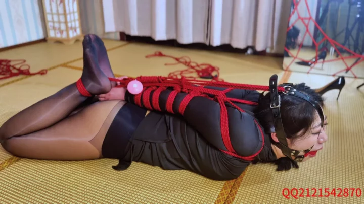 Xiaomei’s Extreme Suspension: A Latex-Masked Ordeal by Pleasant Diary