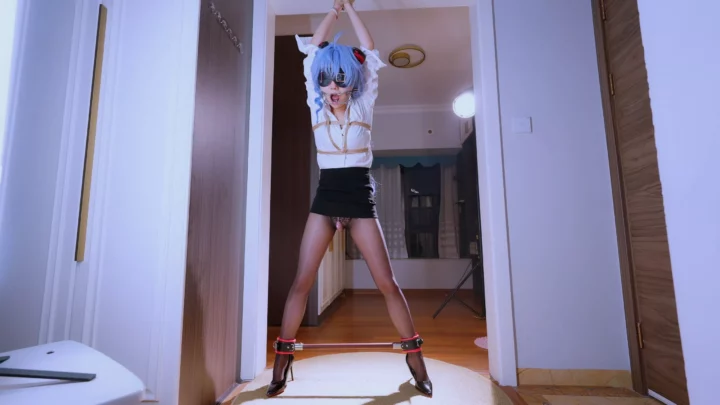 Simi: Girlfriend’s Surprise Cosplay Bondage Session