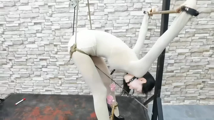 Shuangyi Xian’er’s Extreme Bondage Ordeal by HD to Rope Friends