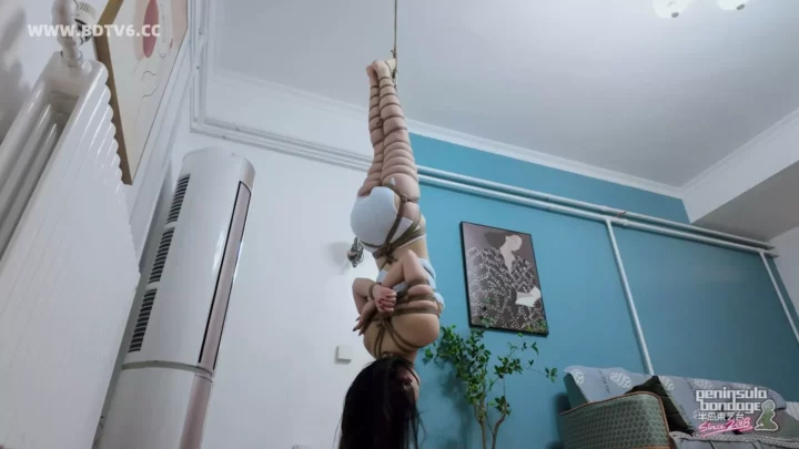 Jinan Rope: Hypnotic Bathroom Bondage Illusion