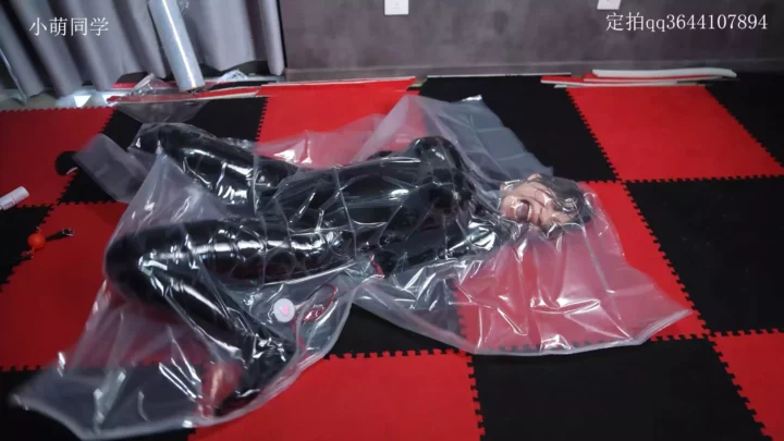Latex Suit Vacuum Bag Fainting Game (Filmed)