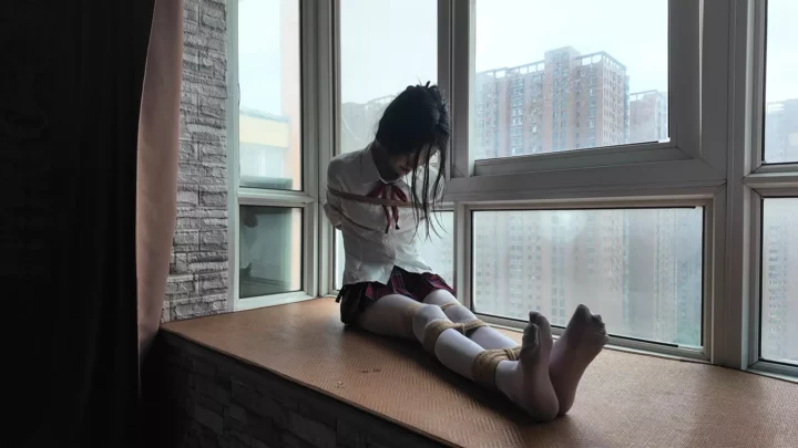 Bai Peipei: Window Sill Exhibition (Beloved by One Rope)