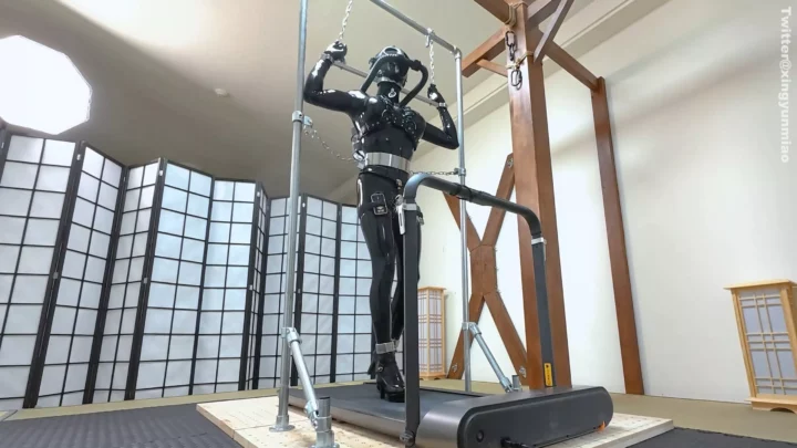 ZHUA: Latex Slave’s Intense Anaerobic Training