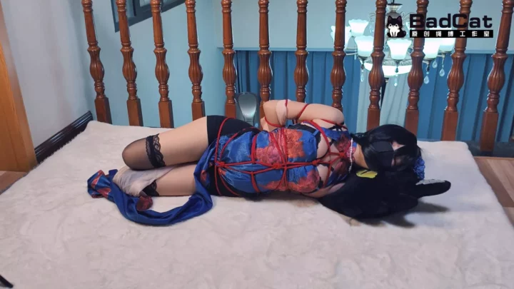 Japanese Tortoise Shell, Bound and Struggling
