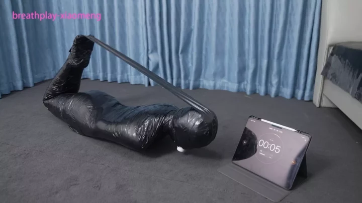 Xiaomeng: Extreme Duct Tape Mummy Suffocation